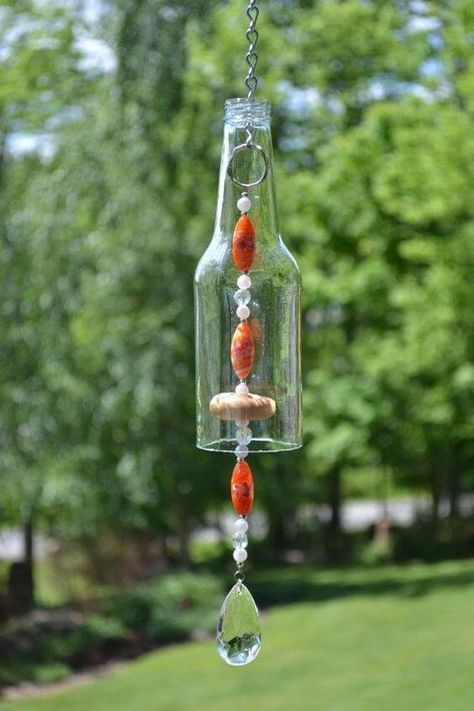 Wine Bottle Chimes, Bottle Wind Chimes, Glass Chimes, Bottle Chimes, Diy Wine Bottle, Clear Wine Bottle, Wine Bottle Project, Blue Wine Bottles, Wind Chimes Homemade