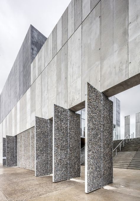 A contemporary fortress to inspire creativity - Domus Cmu Architecture Design, Gabion Stone, Business Incubator, Wabi Sabi Interior, Stone Wall Design, Gabion Wall, Facade Cladding, Stone Facade, Arch Interior