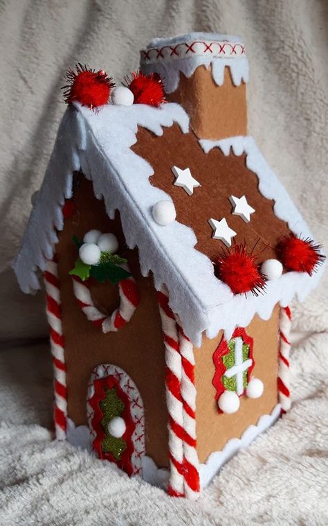 Gingerbread Crafts, Gingerbread Christmas Decor, Gingerbread House Decorations, Gingerbread Decorations, Felt Christmas Decorations, Christmas Decorations Diy Outdoor, Xmas Diy, Holiday Crafts Christmas, Christmas Crafts Decorations