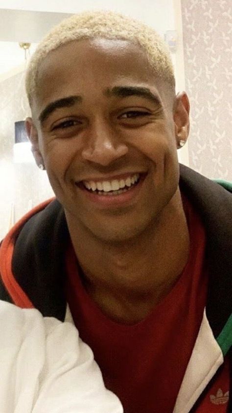 Alfred Enoch, Men Blonde Hair, Dyed Hair Men, Black Men Fashion Urban, Black Men Haircuts, Men Hair Color, Black Men Hairstyles, Fade Haircut, Black Boys