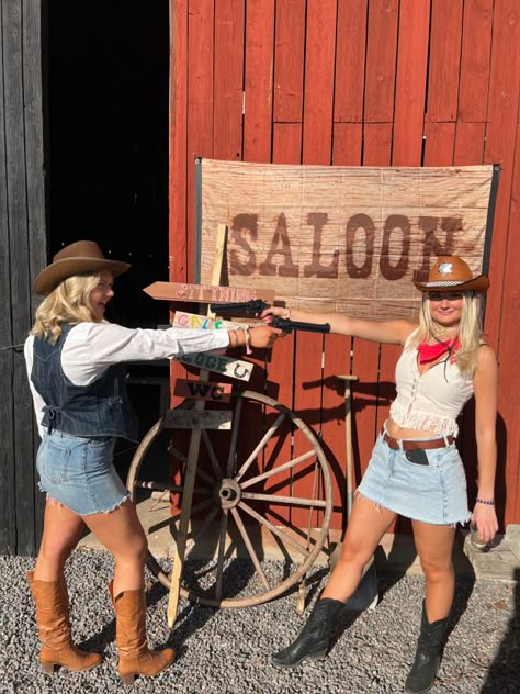 Cowboy Dress Up, Wild West Halloween Costumes, How To Dress Like A Cowgirl, Cowboy Party Outfit Women, Wild West Theme Outfit, Cowboy Theme Party Outfit Women, Cowgirl Outfits Carnaval, Cowboy Theme Outfit, Wild West Party Outfit