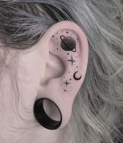 Piercings Aesthetic Ear, Aesthetic Ear Piercing, Ear Piercings Aesthetic, Tattoos Ear, Ear Piercings Earrings, Tattoo Ear, Inner Ear Tattoo, Piercings Aesthetic, Piercings Earrings