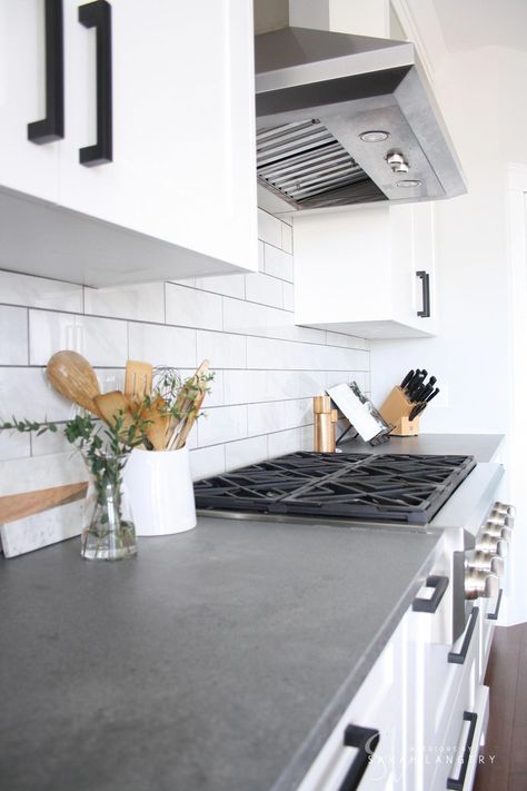 Lovely Modern Farmhouse Kitchen from Interiors By Sarah Langtry with concrete look quartz counters, white cabinets and matte black hardware #KitchenFurniture 2020 Kitchen Trends, Kitchen Trends 2020, Bathroom Concrete, Countertops Diy, Replacing Kitchen Countertops, Countertops Bathroom, Farmhouse Kitchen Island, Countertops Kitchen, Diy Concrete