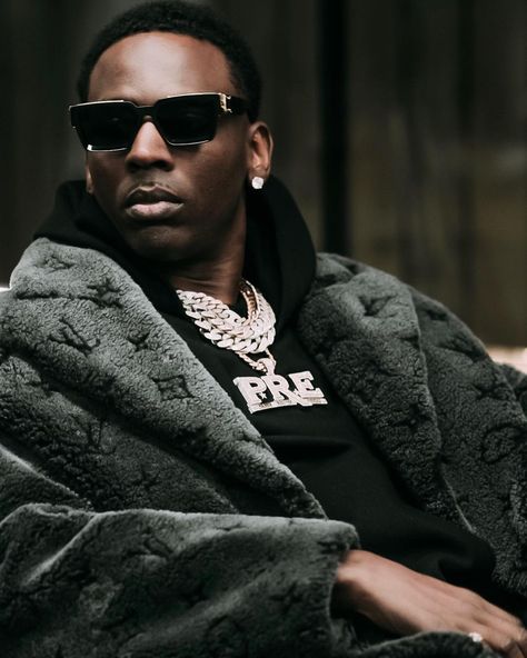 Hood Rich Aesthetic Men, Young Dolph Pfp, Young Dolph Rapper, Young Dolph Tattoo, Young Dolph Wallpaper, Young Dolph, Best Rapper Ever, Cartoon Rappers, Men Poses