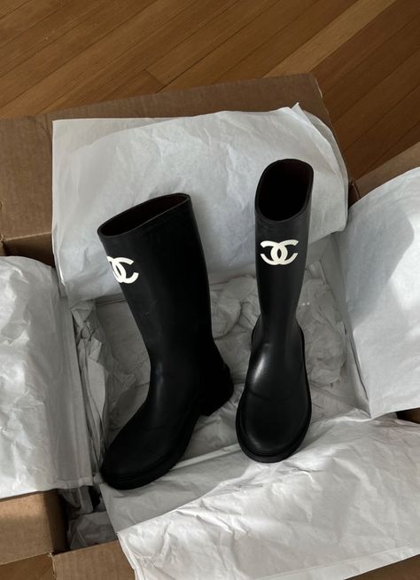 #chanel #highfashion #fashion #boots #fallfashion #parisian Chanel Rain Boots Outfit, Chanel Rubber Boots, Chanel Rain Boots, Dubai Girl, Rain Boot Outfit, Horse Riding Outfit, Lux Fashion, Chanel Boots, Girly Shoes