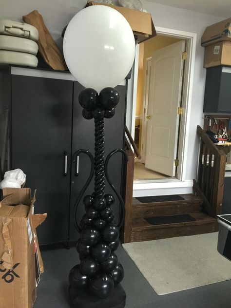 Lamppost Balloon Column by mimisballoonextravaganza Balloons On Lamp Post, Ballon Column Diy Without Stand, Diy Ballon Column Base, Balloon Column Patterns, Balloon Bouquet Centerpiece, Halloween Sweet 16, Organic Column Balloon, Balloon Pillars, Balloon Tree