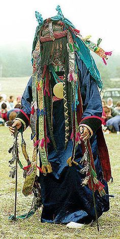 Mongolian Shaman, Art Premier, Arte Popular, Folk Costume, People Of The World, World Cultures, Art Textile, Monster Hunter, Mongolia