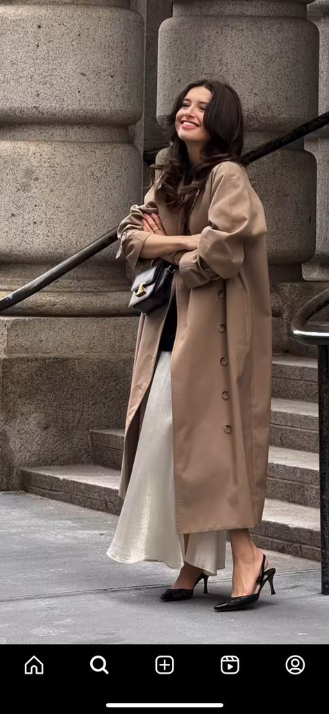 Outfit With Trench Coat, Petite Outfits Summer, European Womens Fashion, Trench Coat Outfit Fall, Business Casual Trendy, Outfits Timeless, Fall Coat Outfit, Parisian Chic Style, Elegant Outfit Classy