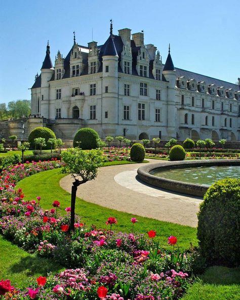 French Castle Exterior, Big Castle Aesthetic, Castle Garden Aesthetic, French Chateau Garden, French Chateau Aesthetic, French Chateau Exterior, Chateau Aesthetic, Big Palace, Chateau Mansion