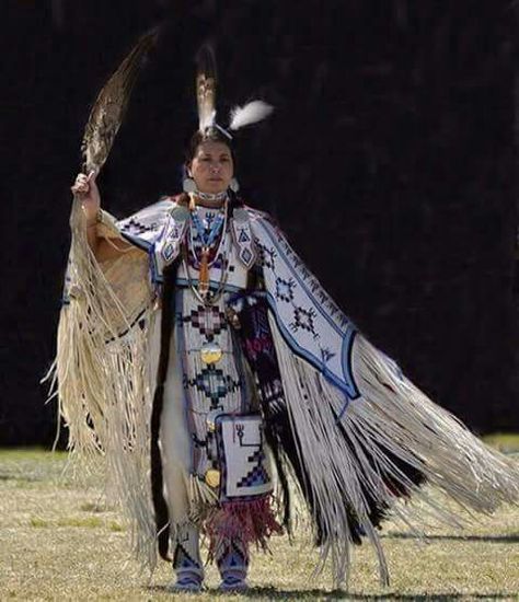 Native American Dance, Native American Dress, Native American Woman, Native American Dolls, Native American Regalia, Native American Images, Native American Clothing, Native American Pictures, Native American Artwork