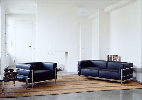 Lc3 Sofa, Le Corbusier Sofa, Le Corbusier Designs, Home Studio Setup, Iconic Furniture, Pierre Jeanneret, Three Seater Sofa, Minimalism Interior, Couches Living Room