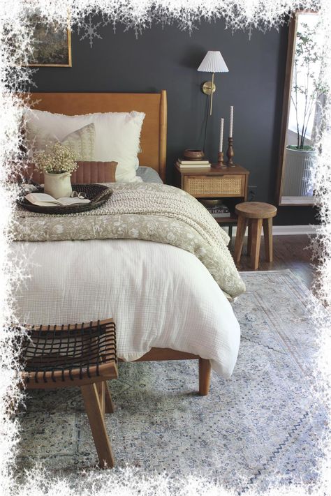 Dark Wood Floor Bedroom Ideas, Moody Eclectic Bedroom, Brown Carpet Bedroom, Moody Eclectic, Bedroom Wooden Floor, Floor Bedroom Ideas, Farmhouse Bedroom Design, Big Bedroom, Bedroom Decor Dark