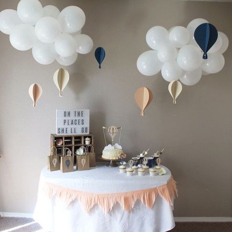 Hot Air Ballon Party, Air Balloon Party, Theme Bapteme, Hot Air Balloon Party, Floating Balloons, Ballon Party, Balloon Clouds, Boy Baby Shower Ideas, Balloon Party