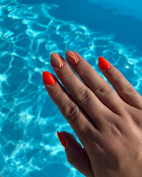 Nail art with orange nail polish and stripes in orange, white and salmon nail polish Orange Stripe Nails, Nail Art 2022, Orange Nail Polish, Orange Nail, Summer Nail Art, Nails 2022, Striped Nails, Orange Nails, Nail Art Summer