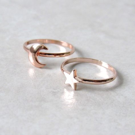 Moon And Star Rings, Bff Rings, Star Rings, Rings Red, Hand Jewelry Rings, Best Friend Rings, Sister Rings, Bff Jewelry, Wire Jewelery