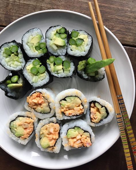 thesimpledelicious Yesterday’s lunch: homemade veggie roll and spicy crab roll! • Veggie roll with cucumber, avocado, asparagus. Spicy crab roll with chopped crabmeat mixed in mayo, sriracha, and sesame oil, with avocado and cucumber. •  Follow cooking directions on the package to prepare Nishiki sushi rice. Use instructions on the back of a package of nori sheets to learn how to roll sushi if you’ve never done it before (it may change your life) Eggplant Sweet Potato, How To Roll Sushi, Spicy Crab Roll, Sweet Potato Tempura, Marinated Eggplant, Tempura Roll, Lunch Homemade, Crab Rolls, Spicy Crab