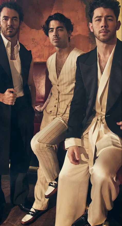 Jonas Brothers Photoshoot, Joe Jonas Outfit, Nick Jonas Photoshoot, Brothers Photoshoot, The Jonas Brothers, Jonas Brother, Three Brothers, Joe Jonas, In Sync