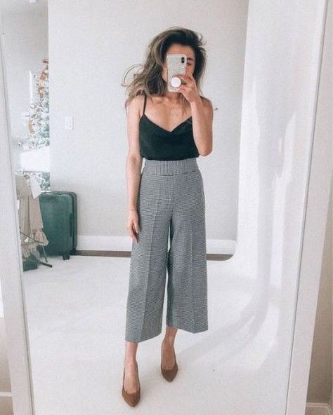 29 Chic and Modern Culotte Outfits for 2020  #Outfits Summer Work Outfits Curvy, Winter Office Wear, Culottes Outfit, Ținute Business Casual, Work Outfit Office, Work Pants Women, Office Wear Women, Outfit Chic, Summer Work Outfits