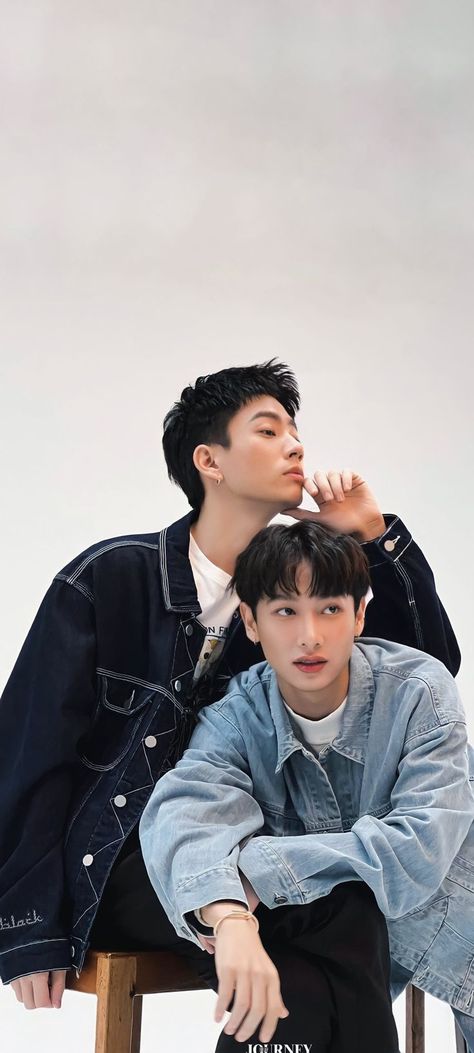 Offgun Wallpaper, Gay Aesthetic, Funny Animal Jokes, Gmmtv Actors, Couple Wallpaper, Animal Jokes, Matching Couples, Asian Men, Boyfriend Material