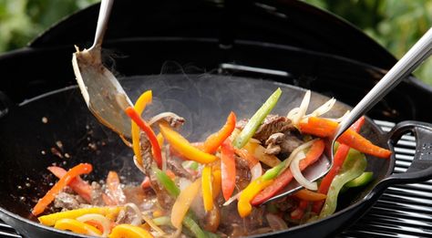 Peper Steak, Egg Stir Fry, Pepper Steak Stir Fry, Bbq Beef Ribs, Bbq Veggies, Grilled Beef Recipes, Steak Stir Fry, Wok Recipes, Red Meat Recipes