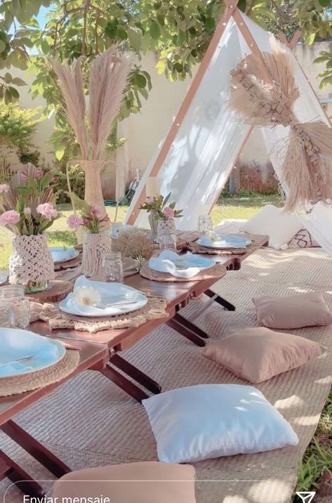 Picnic Table Decor, Picnic Party Decorations, Glamping Birthday, Picnic Birthday Party, Teepee Party, Picnic Theme, Picnic Inspiration, Boho Style Bedroom, Picnic Decorations