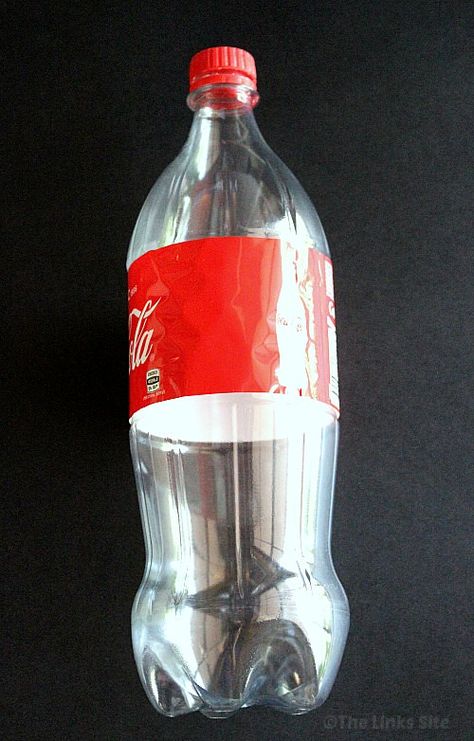 Turn an empty plastic bottle like this one into a beautiful flower! thelinkssite.com #craft #DIY #plasticbottle Coke Bottle Crafts, Water Bottle Flowers, Plastic Bottle Planter, Water Bottle Crafts, Empty Plastic Bottles, Make Flowers, Plastic Bottle Flowers, Plastic Bottle Art, Diy Plastic Bottle