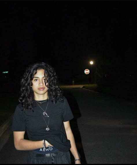 Fem Masc Aesthetic, Masc Women Curly Hair, Tatted Masc Women, Masc And Fem Fits, Masc Black Hair Styles, Masc Latinas, Masc Kehlani, Curly Hair Masc Women, Kehlani Masc