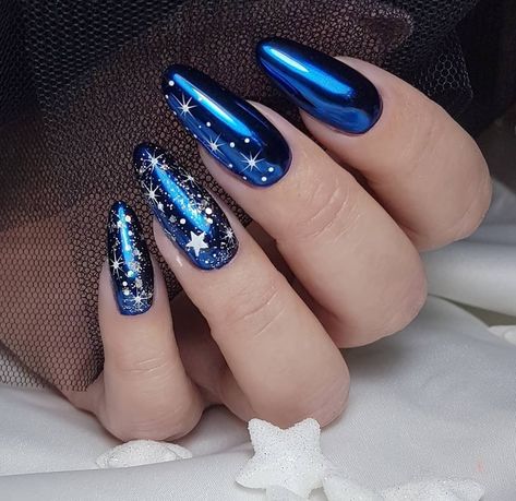 Nice Elegant Nails, Cat Eyes Nail Design, Happy New Year Nails Designs, Fun Winter Nails, Winter Nails 2023, Blue Christmas Nails, Blue And Silver Nails, Dark Blue Nails, Blue Glitter Nails