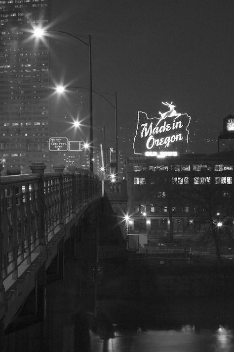 Burnside Bridge Portland, Oregon Portland Bridges, Oregon Girl, Oregon Photography, State Of Oregon, Oregon Travel, A Bridge, Oh The Places Youll Go, Photography Blog, Portland Oregon