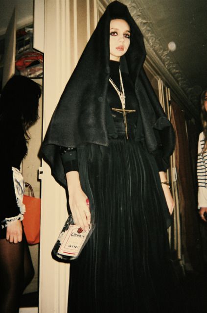 Nun Halloween Costume, Nun Halloween, Nun Outfit, Nun Costume, Ange Demon, Dark Beauty, Bad Habits, Nun Dress, Madonna