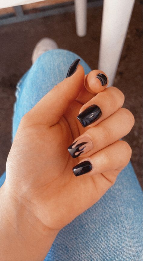 Black Nashville Nails, Dark Acrylic Nails Short, Black Western Nails Acrylic, Western Flame Nails, Nail Ideas For Country Concert, Western Nails Punchy, Short Punchy Nails, Short Dark Nails Acrylic, Nickelback Nails