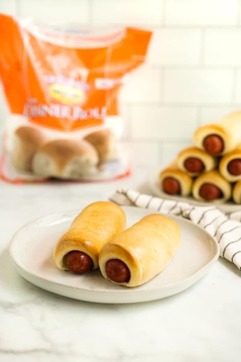 A plate of two Texas sausage rolls with a bag of Rhodes frozen dough in the background Authentic Kolache Recipe, Sausage Kolache, Sausage Kolache Recipe, Rhodes Rolls Recipes, Joyous Apron, Pastry Breakfast, Kolache Recipe, Easy Bread Recipe, No Yeast Dinner Rolls