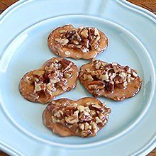 Pecan Pie Bites Cluster Recipes, Snack Factory Pretzel Crisps, Pecan Bites, Pecan Pie Bites, Pretzel Crisps, Pie Bites, Snack Bites, Food Wishes, Pecan Pie Recipe