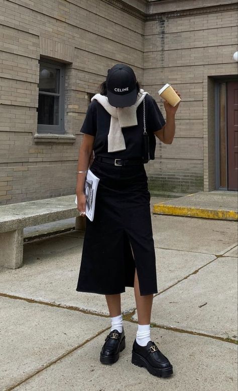 Street Style Loafers, Maxi Dress And Loafers, Long Dress And Loafers Outfit, Maxi Skirt Loafers, Skirt Outfits With Loafers, Chunky Loafers Skirt Outfit, Loafers Outfit With Skirt, Chunky Loafers Summer Outfit, Layered Maxi Dress Outfit