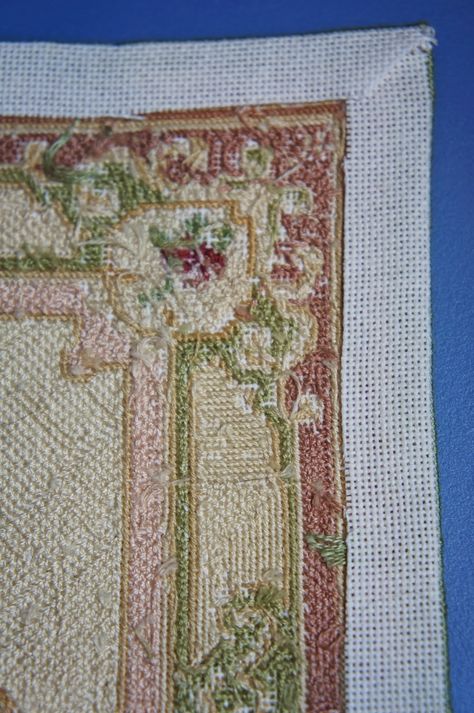 Miniature Needlepoint Patterns, Miniature Needlepoint, Doll Miniatures, Dollhouse Rug, Diy Miniatures, Aubusson Rugs, Diy Doll Miniatures, Miniature Diy, Needlepoint Patterns