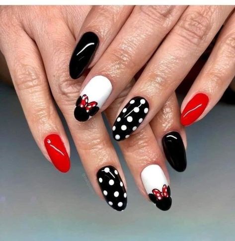 Minnie Mouse Almond Nails, Minnie Mouse Nails Designs, Disney Paris Nails, Disney Theme Nails Design, Minnie Nails Designs, Disney Gel Nail Designs, Mickey Mouse Nails Design, Themed Nails Acrylic, Minnie Mouse Nail Designs