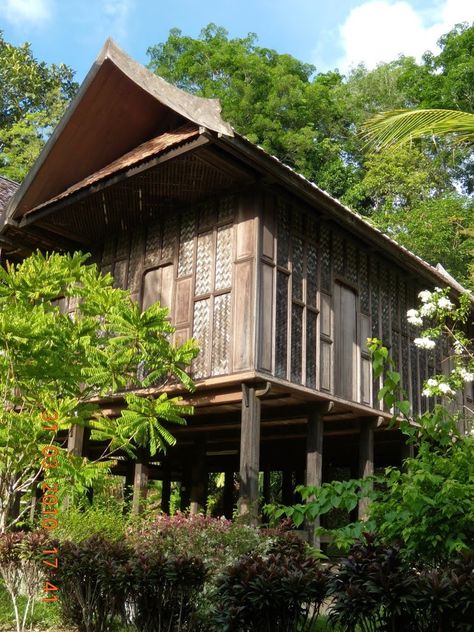 IDEAS: The traditional Malay house story - MARKETING Magazine Asia Malay Architecture, Malay House, Malay Traditional House Interior, Malay Traditional House, Modern Malay House Design, Tropical Malady, Marketing Magazine, A Cinderella Story, Growth Marketing