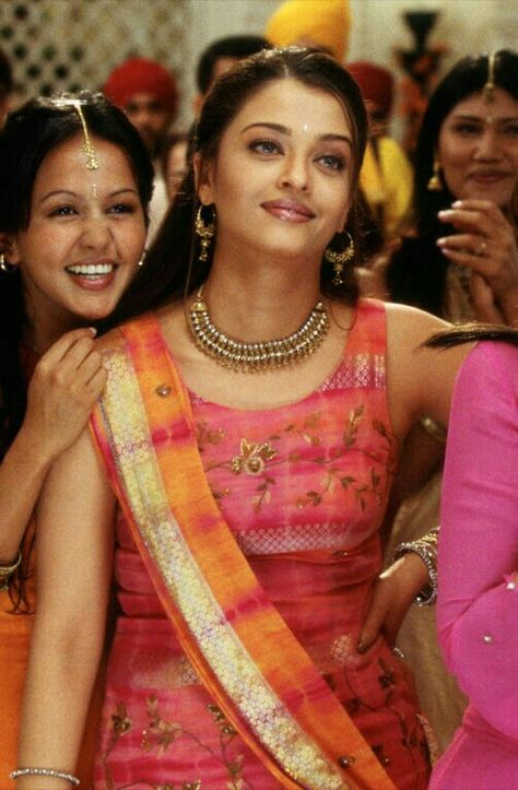 Aishwarya Rai Bollywood Romance, Bride And Prejudice, Mobo Awards, Aishwarya Rai Pictures, Virat And Anushka, Aishwarya Rai Photo, Royal Indian, 90s Bollywood, Bollywood Outfits