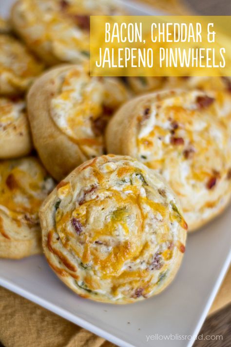 Bacon Cheddar & Jalepeno Pinwheels - made with cream cheese and Pillsbury Crescent Dough for an easy cheesy snack! Yellow Bliss Road, Pillsbury Crescent, Cheesy Snack, Bacon Appetizers, Pinwheel Recipes, Mini Quiche, Bacon Cheddar, Party Food Appetizers, Appetizer Dips