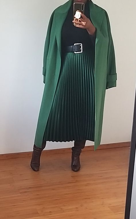 Black and Green outfit #greencoat #pleatedskirt Professional Green Outfit, Green And Brown Winter Outfit, Hunter Green And Black Outfit, Deep Green Outfit Aesthetic, Cool Green Outfit, Hunter Green Outfits For Black Women, Green And Black Outfits For Women, Classy Green Outfits, Gray And Green Outfit