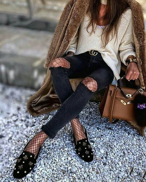 Cool street style blogger outfit for fall and winter #blackjeansoutfit #winterstyle Casual Chique, Fashion Weeks, Fashion Mode, Mode Inspiration, Fashion Street, Outfits Casuales, Street Style Women, Passion For Fashion, A A