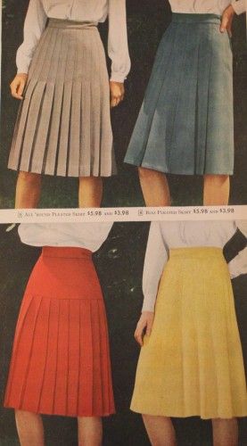 1940s Skirt History: All around pleating was very common. Knife pleats, inverted pleats and box pleats were the most popular because they kept the skirt flat and smooth over the hips while adding volume at the hem. The overall shape was still A-line but pleating added a bit more swing to a woman’s step, a sign of post war joy. #vintage #1940s 1940s Skirt, 40s Mode, Dirndl Skirt, Fashion 1940s, 40s Fashion, 1940s Dresses, Fashion Now, Old Fashion, 1940s Fashion