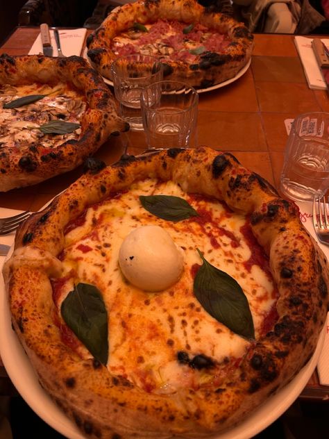 Pizza, paris, travel, vacay, vacation, city, Restaurant, dinner, food Paris Snap, Restaurant Dinner, Restaurant Paris, Dinner Food, Paris Restaurants, Breakfast At Tiffanys, Taffy, Paris Travel, Pizza