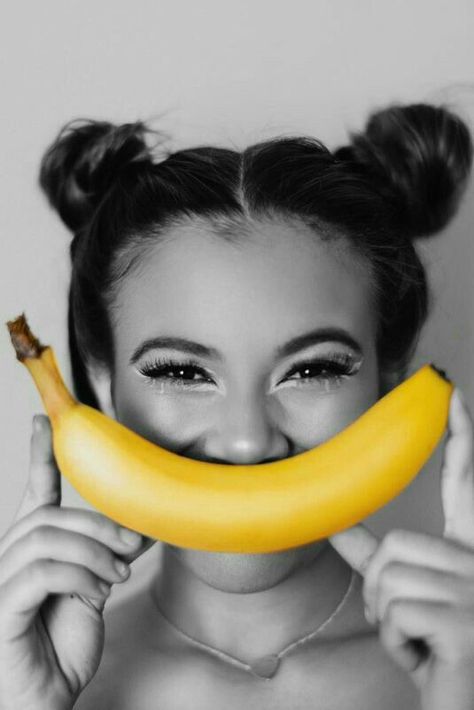 Fruit Shoot, Anna And The French Kiss, Banana Art, Creative Photoshoot Ideas, Fruit Photography, Graduation Photography, Beauty Shots, A Banana, Creative Portraits