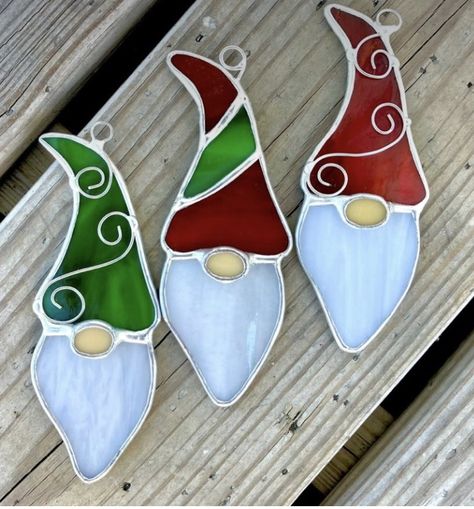 Christmas Stained Glass Suncatchers, Xmas Stained Glass Ideas, Stained Glass Xmas Tree, Simple Christmas Stained Glass Patterns, Easy Stained Glass Christmas Ornaments Patterns, Stained Glass Christmas Patterns Free Printable Easy, Christmas Stain Glass Ornaments, Stained Glass Gnomes Christmas, Mosaic Xmas Ornaments