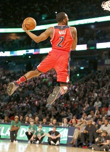 Wizards Basketball, Best Dunks, Dunk Contest, I Love Basketball, John Wall, Basketball Shooting, Nba Legends, Washington Wizards, Nba Stars