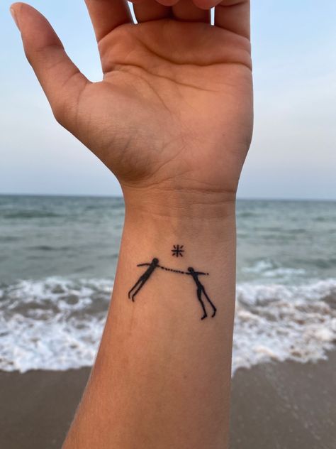 Tattoos Of Holding Hands, People Come And Go Tattoo, Tattoos About Connection, Soul Ties Tattoo Ideas, Soul Tied Tattoo, Intertwined Sewn Together Tattoo, Platonic Love Tattoo, Connected Souls Tattoo, Soul Connection Tattoo Ideas