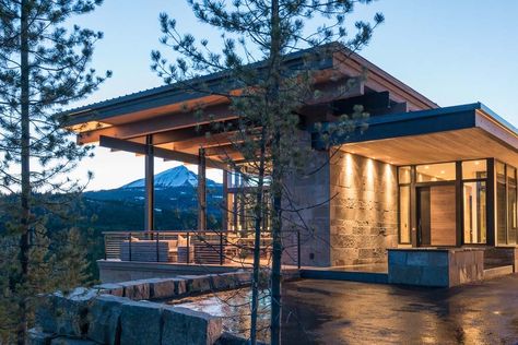 Mountain Modern Home-Reid Smith Architects-31-1 Kindesign Modern Mountain House, Mountain Modern Home, Mountain Home Exterior, Home Styles Exterior, Modern Mountain Home, Mountain Modern, Modern Mountain, Exterior Stone, Mountain Homes