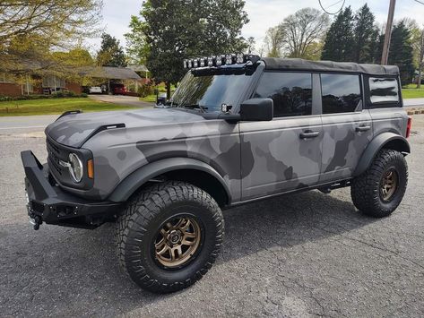 This Ford Bronco just got a whole new level of swag with the Metro Wrap Elite Black Camo! 🖤🖤🖤 Shoutout to the awesome folks at BMB Supply Company for this super sick wrap! 🤩 #metrorestyling #alwanwraps #kingsofvinyl #automotive #paintisdead #cargram #vinylwrap #carwrap #carwrapping #vinylwrapping Camo Wrap Truck, Camo Vans, Camo Truck, How To Paint Camo, Camo Car, Truck Wrap, Camo Wraps, White Truck, Van Wrap