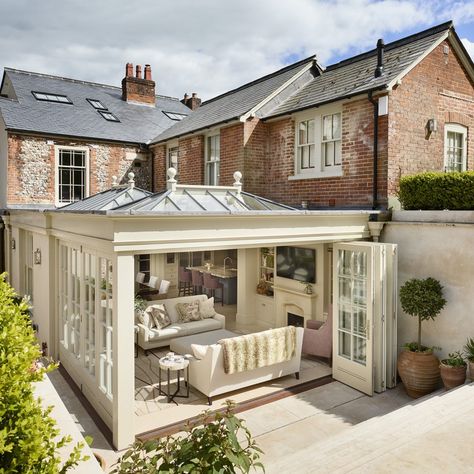 How to extend a kitchen with an orangery - Westbury Garden Rooms Orangery Garden Room, Cottage Ideas Exterior, Kitchen In Orangery Extension, Extension On Victorian House, Orangerie Extension Traditional, Edwardian Living Room Lighting, Kitchen In Orangery, Orangeries Extension Ideas, Kitchen Garden Room Extension